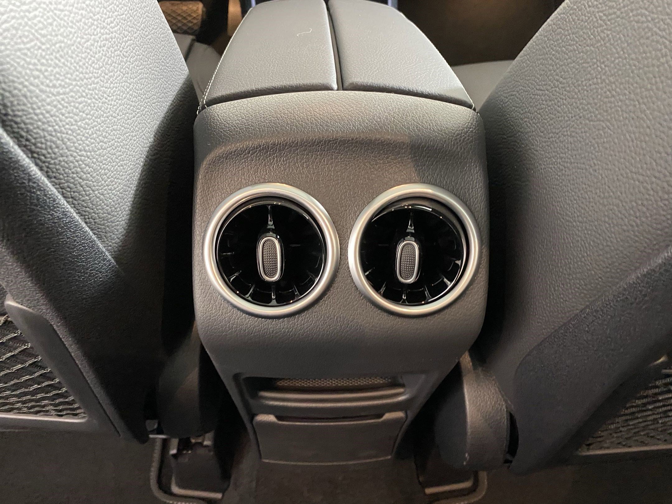 New 2025 Mercedes-Benz GLB 250 4MATIC image 28