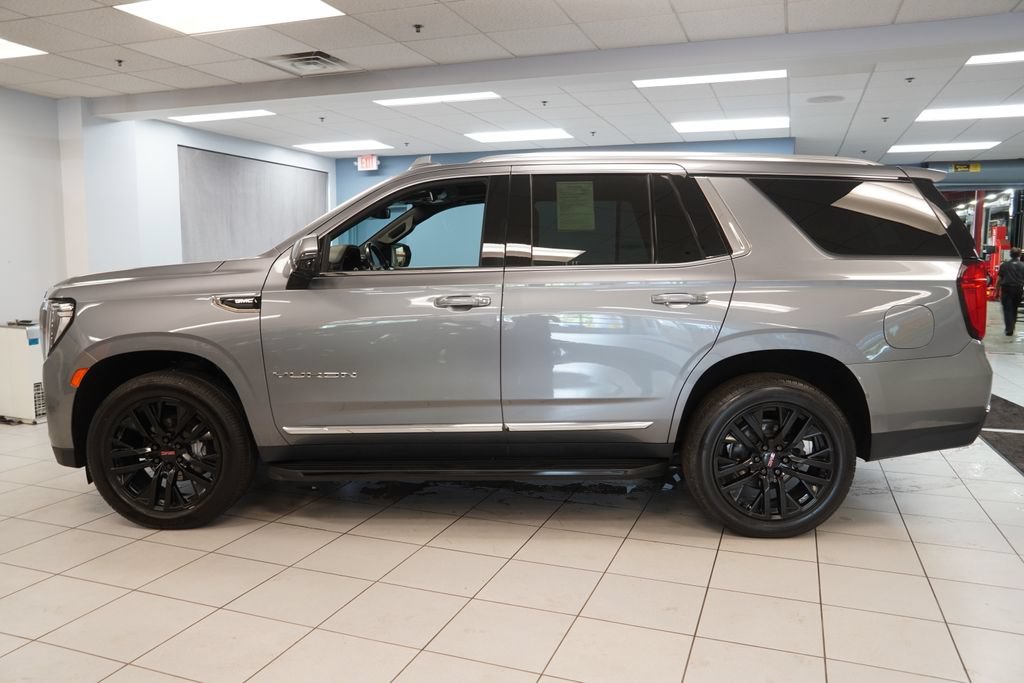 Certified 2022 GMC Yukon SLT w/ SLT Premium Package AWD/4WD image 2