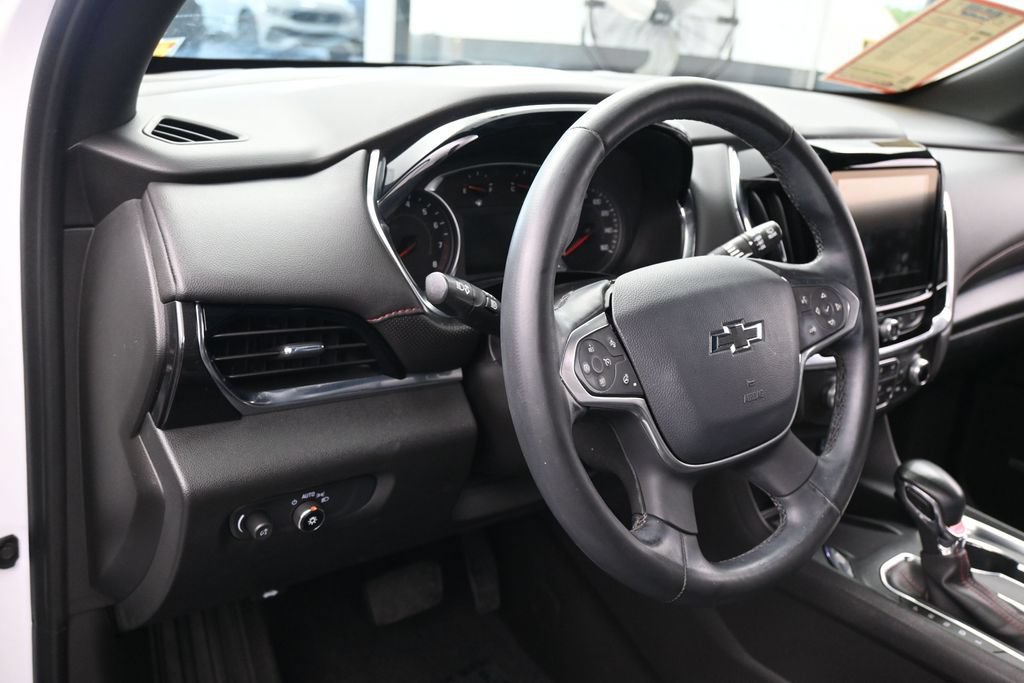 Used 2023 Chevrolet Traverse RS FWD image 16