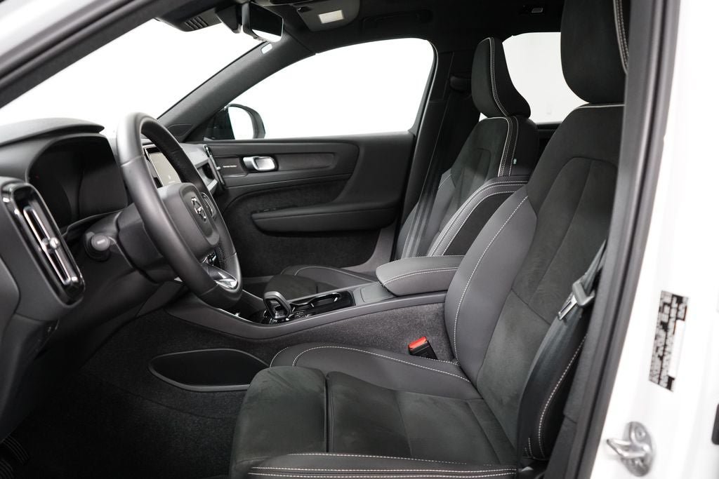 Used 2023 Volvo XC40 Recharge Ultimate AWD/4WD image 13