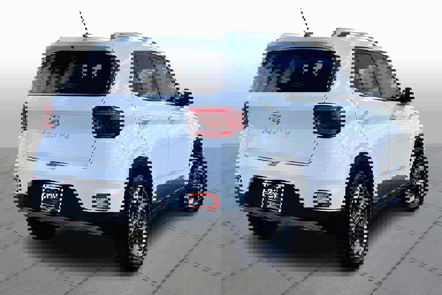 Used 2023 Hyundai Venue SEL image 12