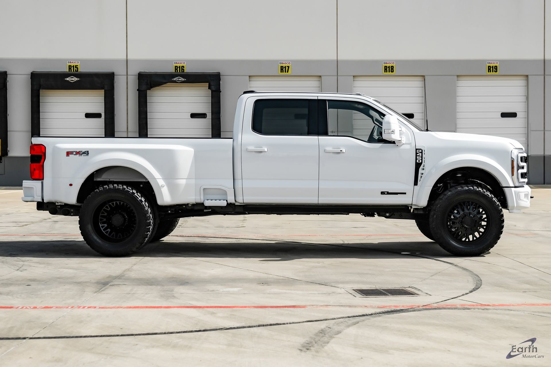 Used 2026 Ford F450 Lariat w/ FX4 Off-Road Package image 26