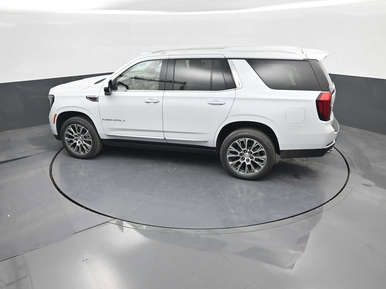 New 2027 GMC Yukon Denali w/ Denali Reserve Package AWD/4WD image 13