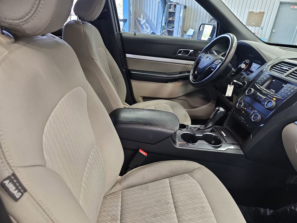 Used 2018 Ford Explorer FWD image 10