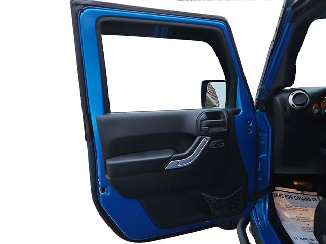 Used 2015 Jeep Wrangler Unlimited Sahara w/ Connectivity Group image 24