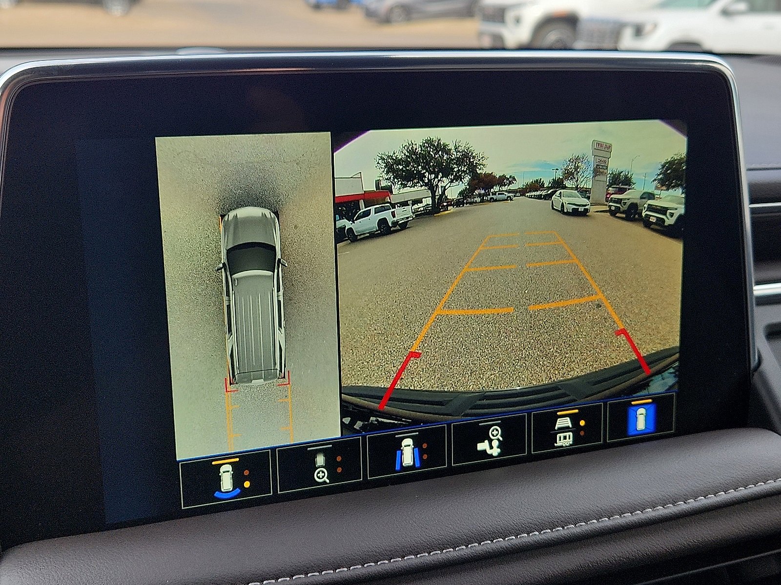 Used 2024 Chevrolet Tahoe Z71 w/ Off-Road Capability Package image 19