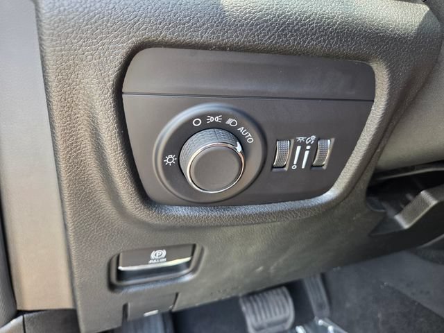 Certified 2025 Jeep Grand Cherokee Altitude AWD/4WD image 21