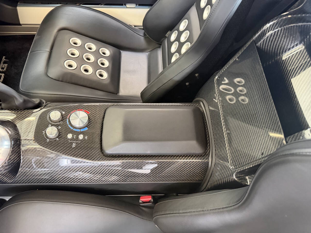 Used 2006 Ford GT RWD image 40