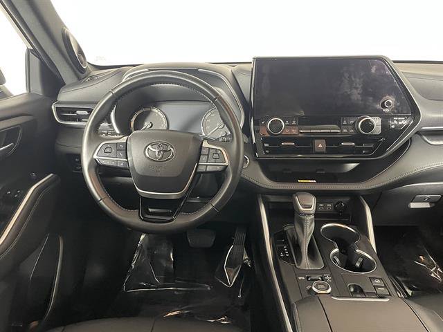 Used 2023 Toyota Highlander XSE AWD/4WD image 14
