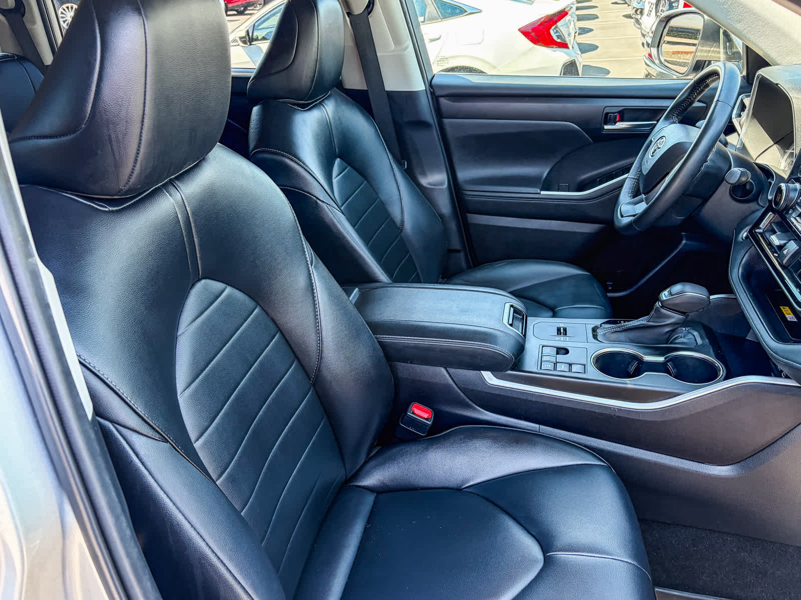 Used 2023 Toyota Highlander XLE FWD image 16