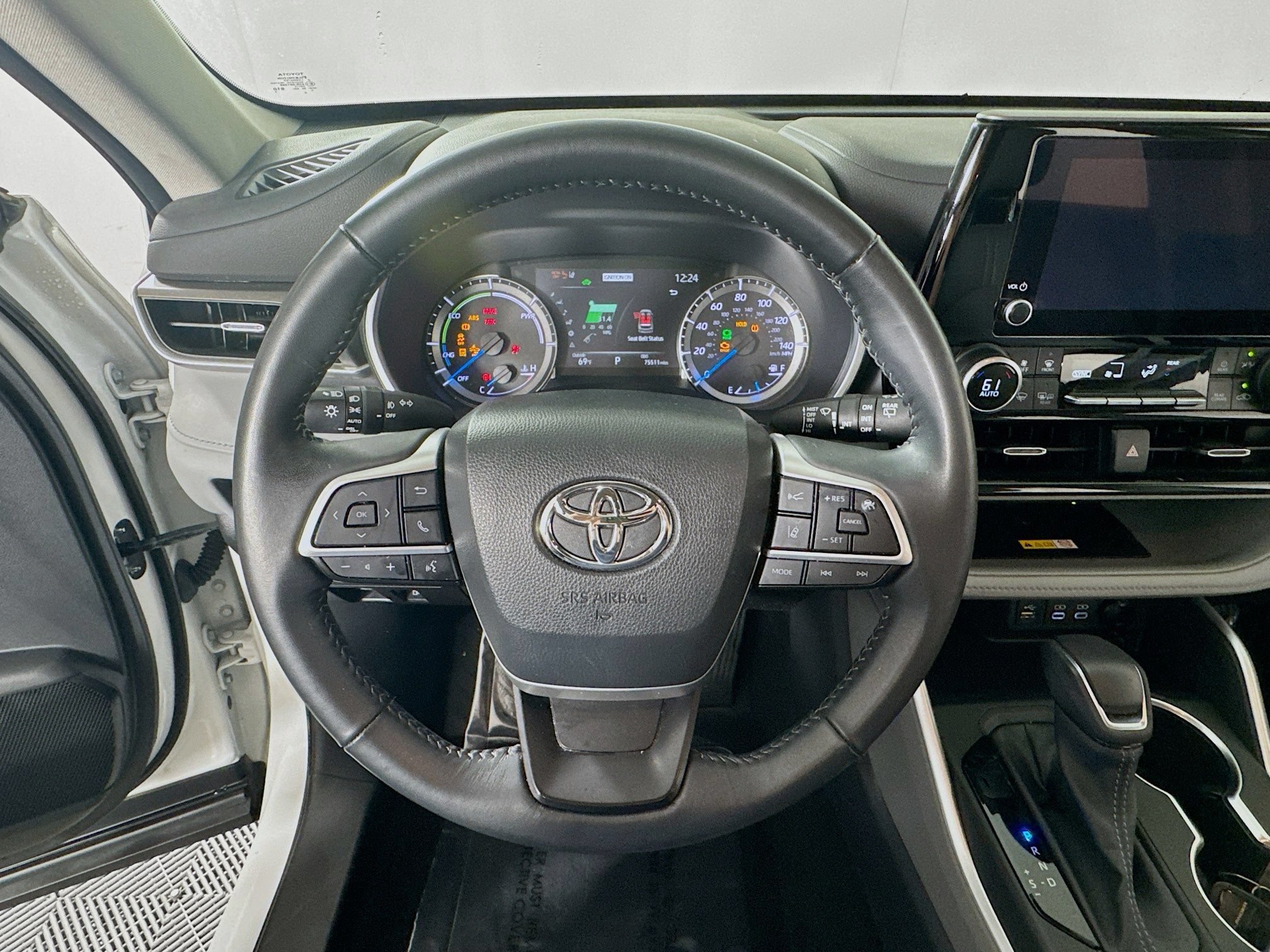 Used 2023 Toyota Highlander XLE AWD/4WD image 13