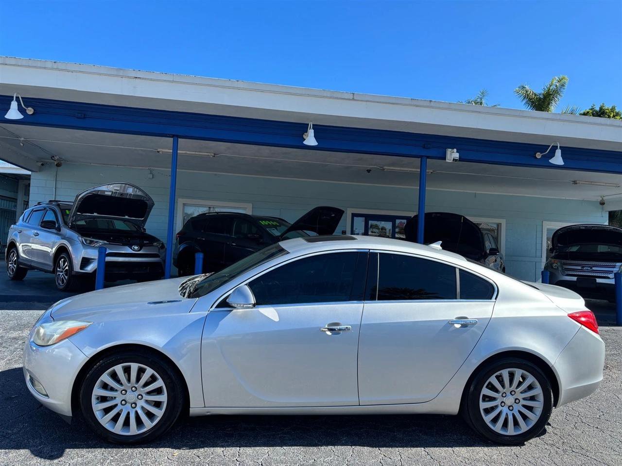 Used 2013 Buick Regal Premium image 2