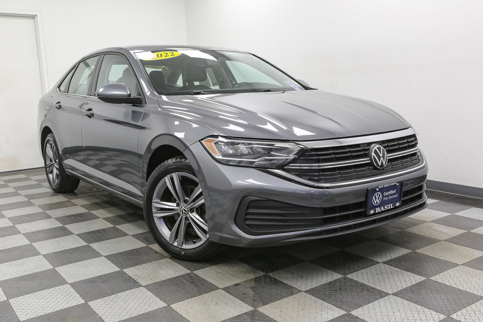 Certified 2022 Volkswagen Jetta SE FWD image 3