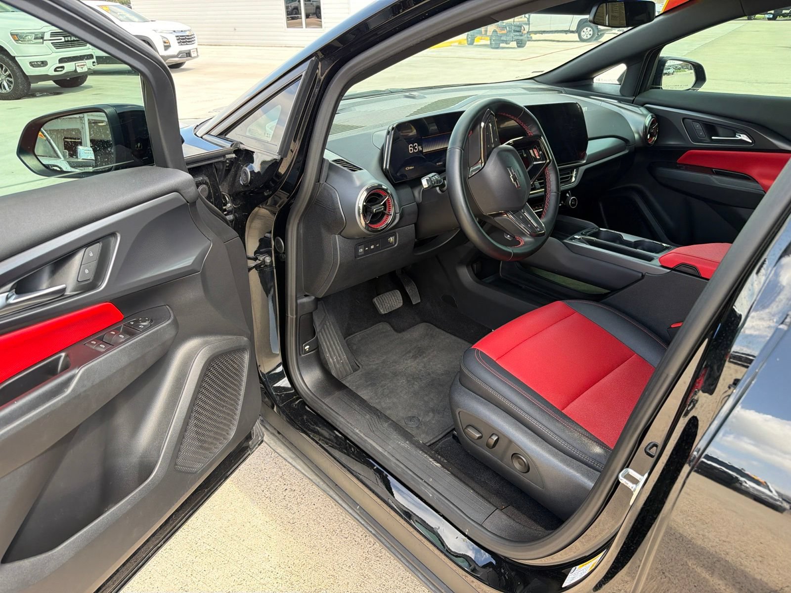 Used 2025 Chevrolet Equinox EV RS FWD image 17