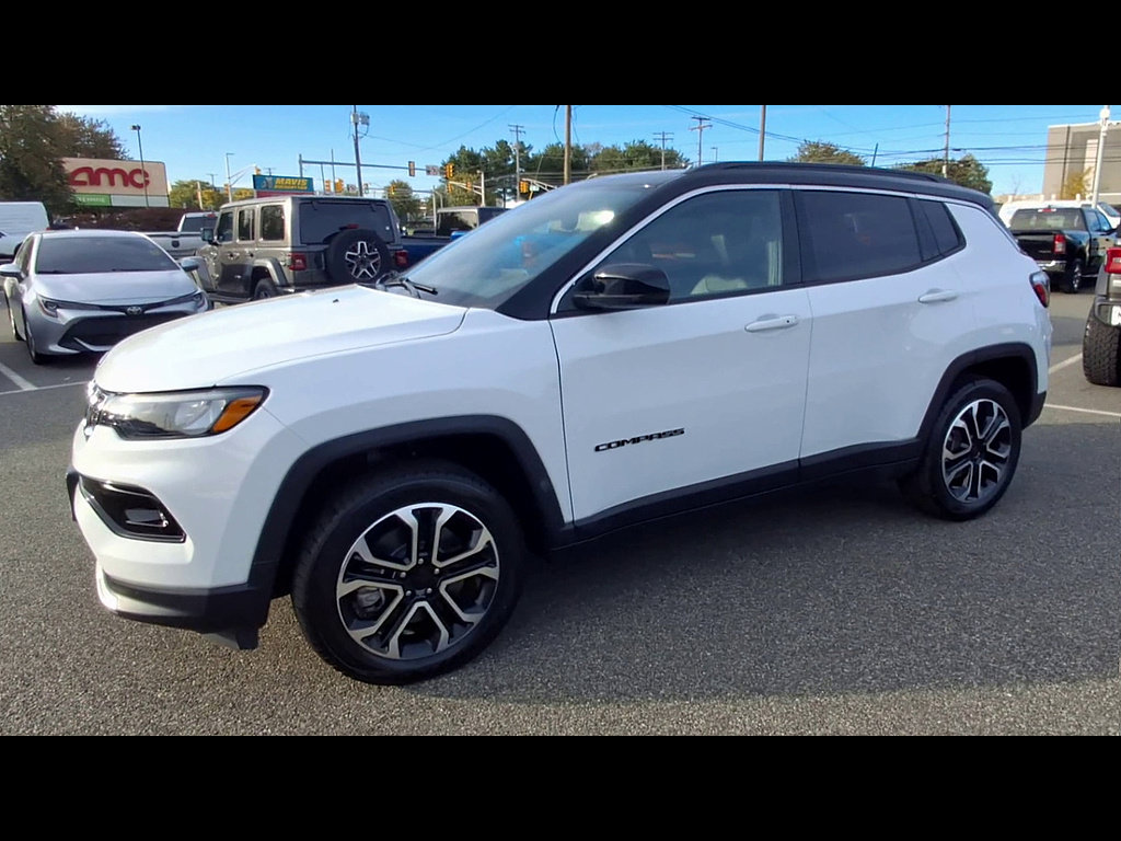 Used 2024 Jeep Compass Limited w/ Sun and Sound Group AWD/4WD image 4