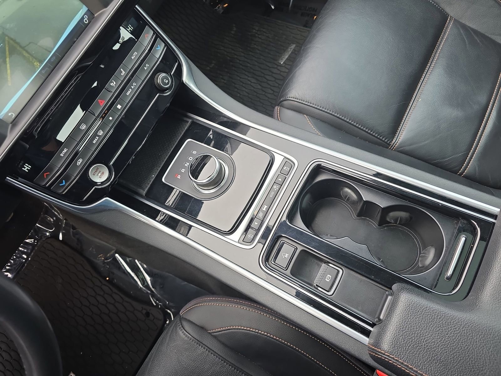 Used 2018 Jaguar XE Prestige image 29