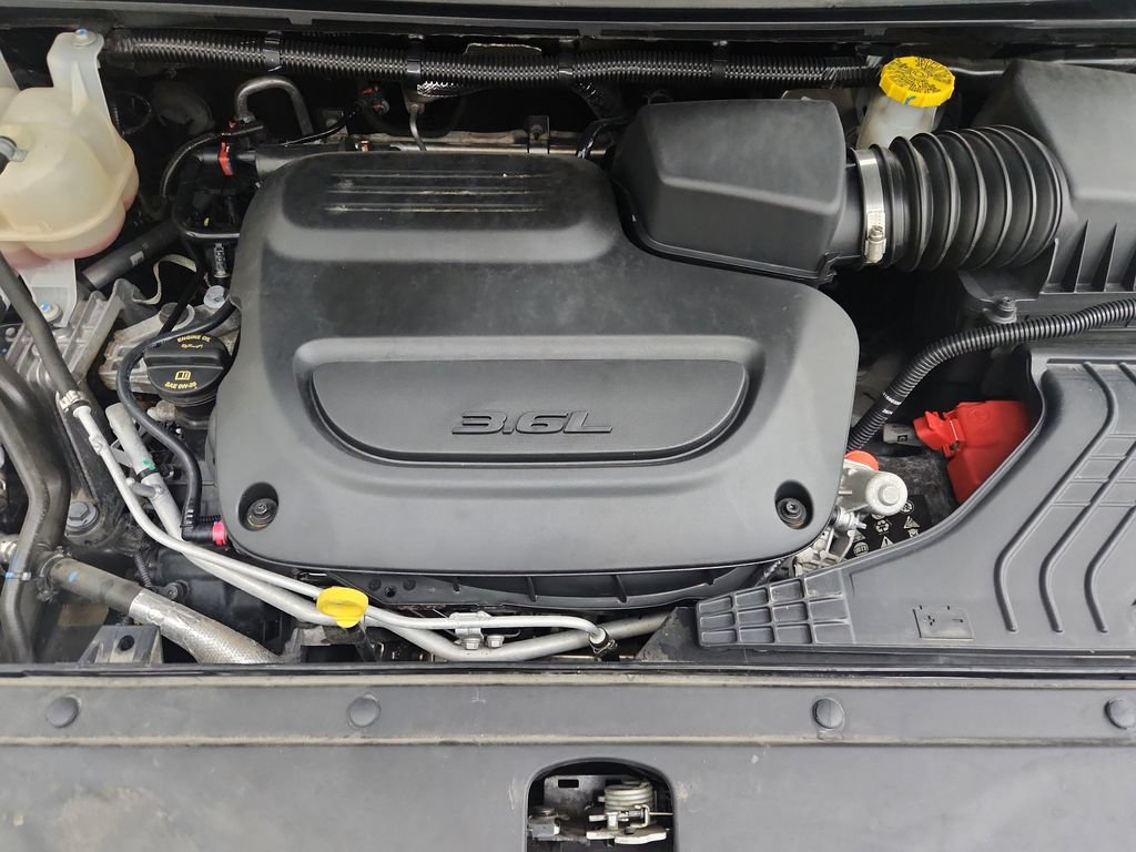 Certified 2025 Chrysler Pacifica Limited FWD image 41