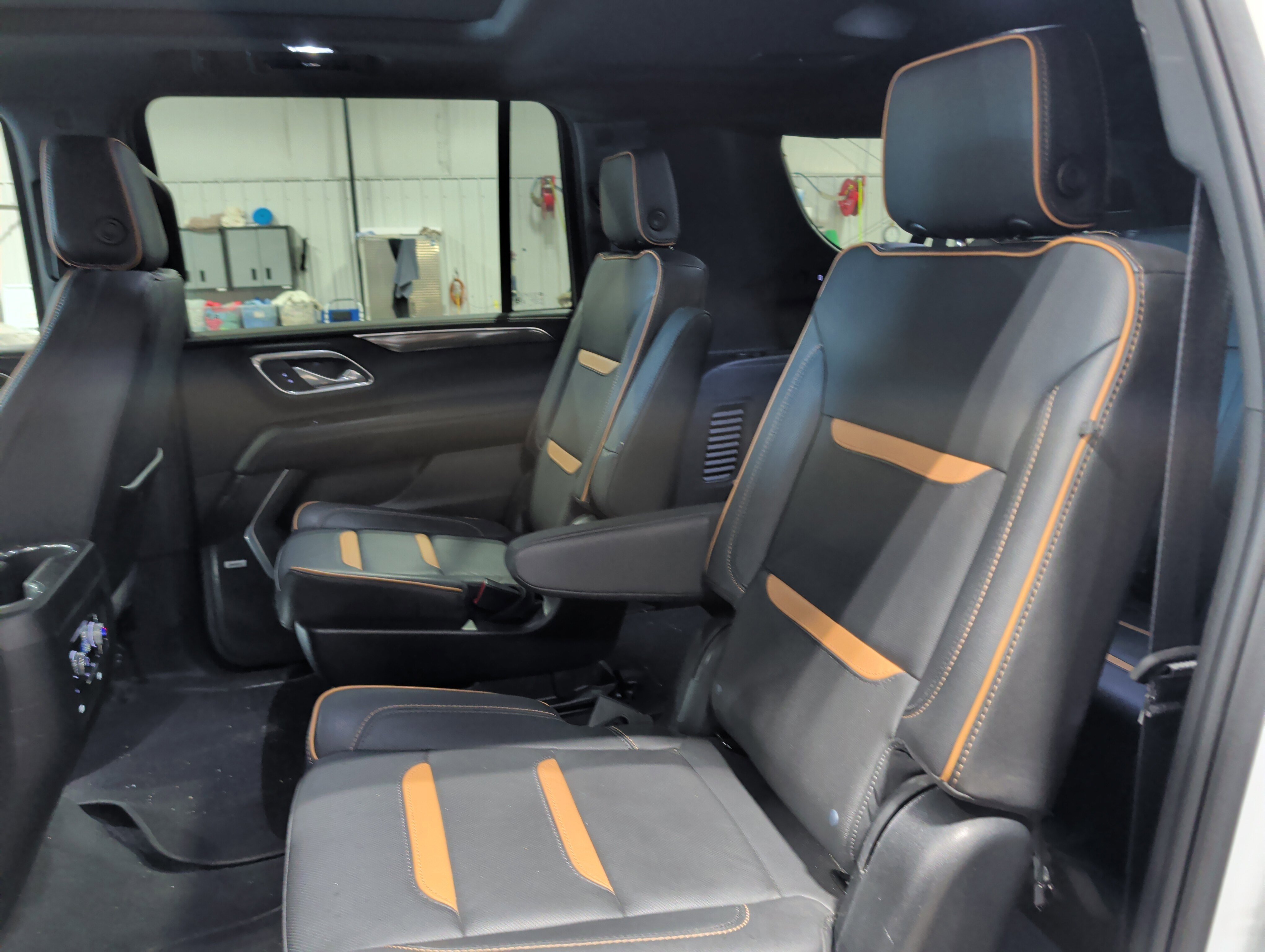 Used 2023 GMC Yukon XL AT4 w/ Technology Package image 9