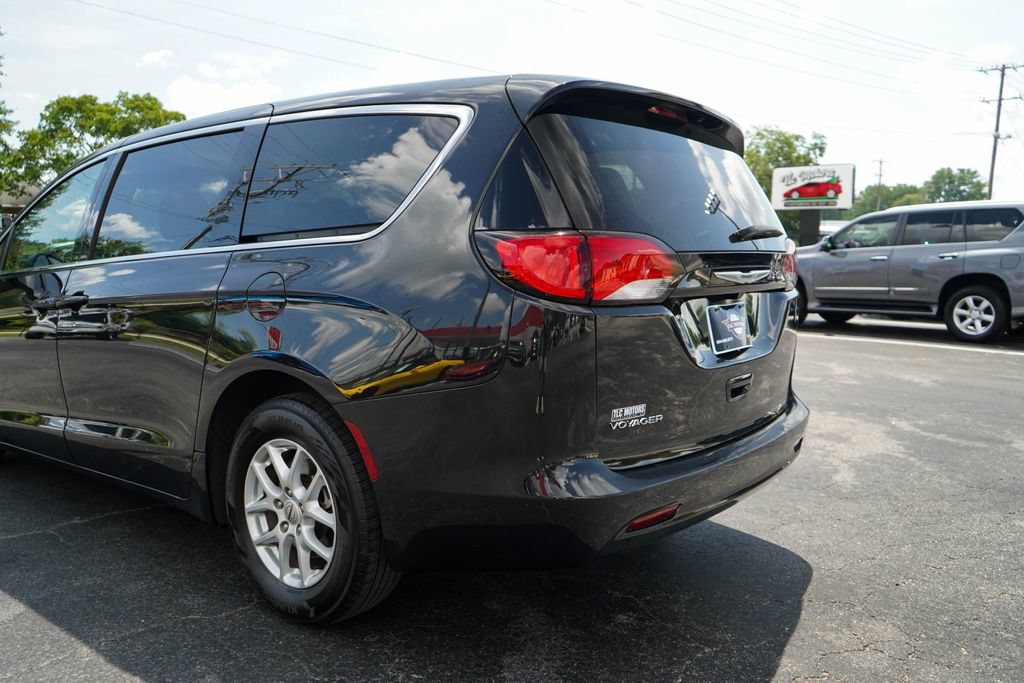Used 2023 Chrysler Voyager LX FWD image 21