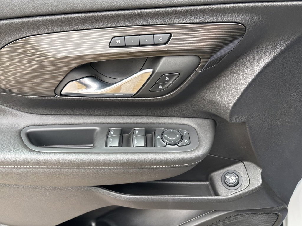 Used 2024 GMC Terrain SLT image 16