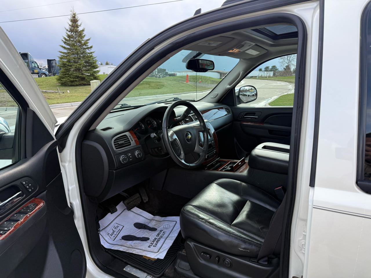 Used 2011 Chevrolet Avalanche LTZ image 12