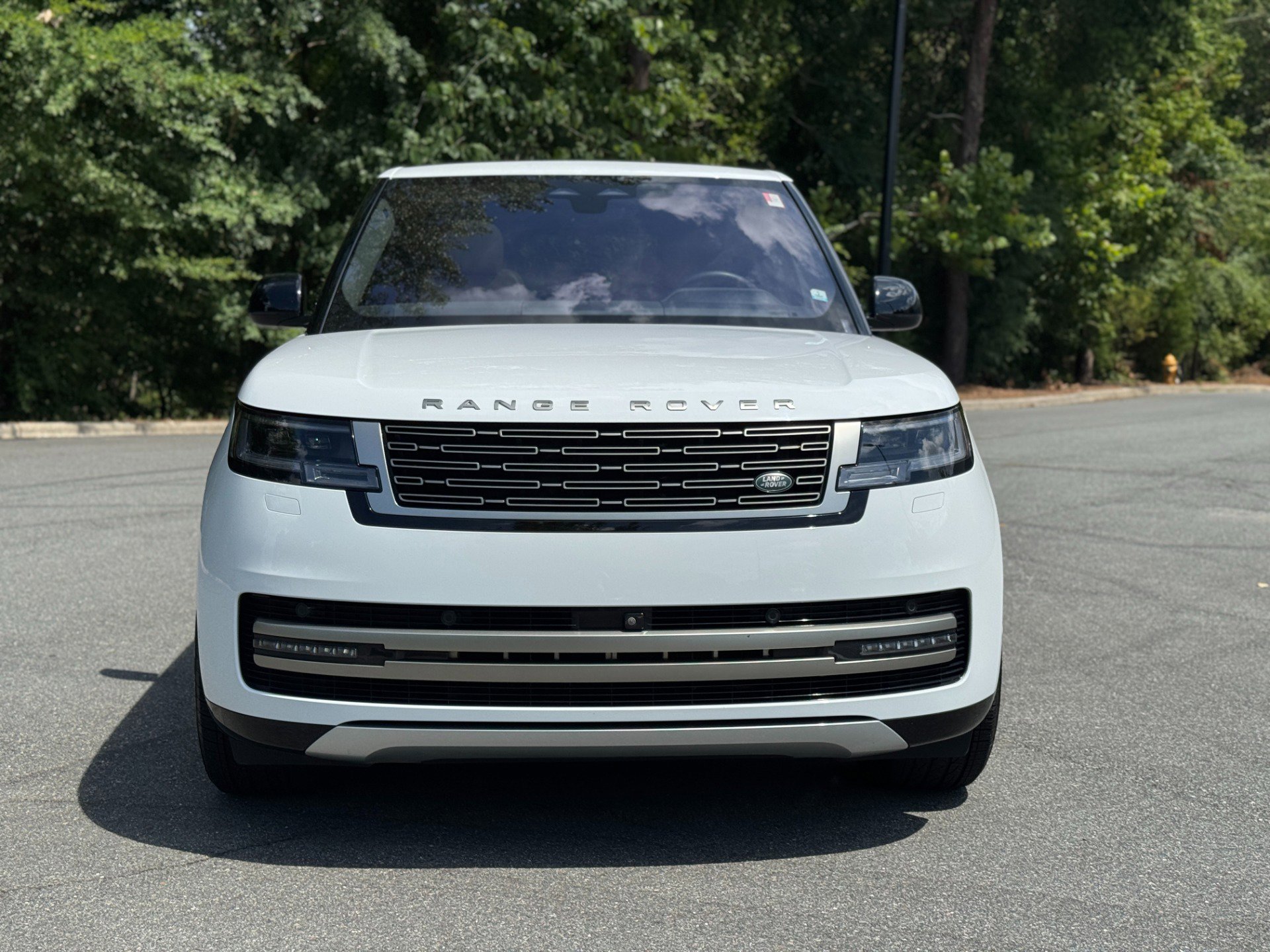 Used 2023 Land Rover Range Rover SE image 2