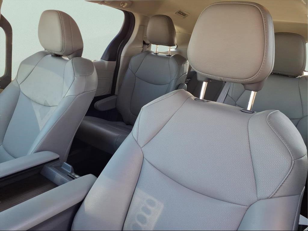 Used 2023 Toyota Sienna XLE image 15