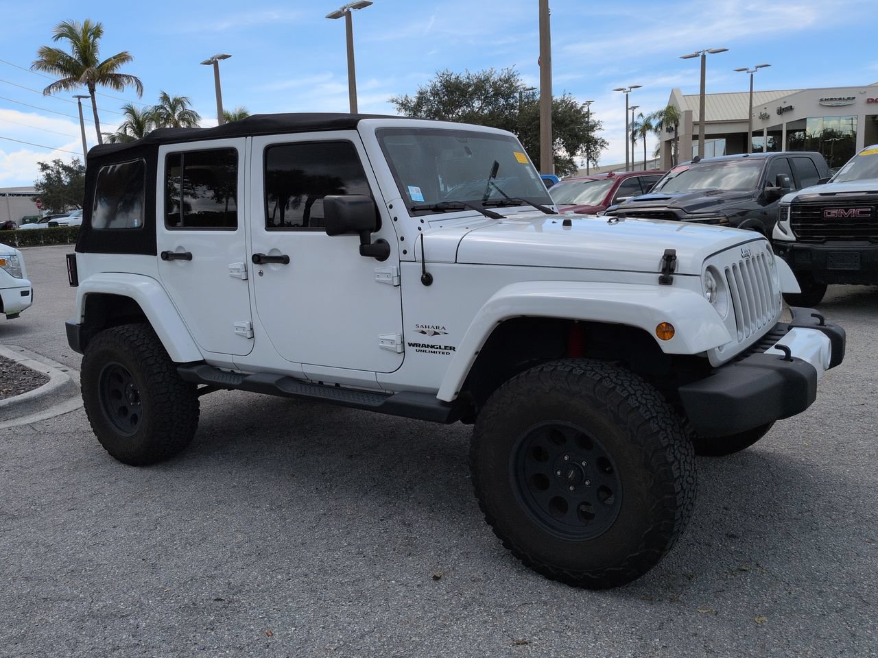 Used 2016 Jeep Wrangler Unlimited Sahara w/ Connectivity Group AWD/4WD image 2