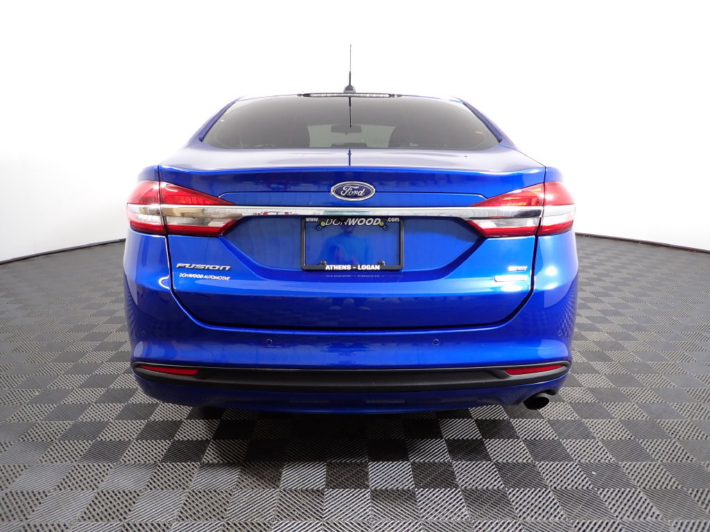 Used 2017 Ford Fusion SE w/ Fusion SE Technology Package FWD image 12