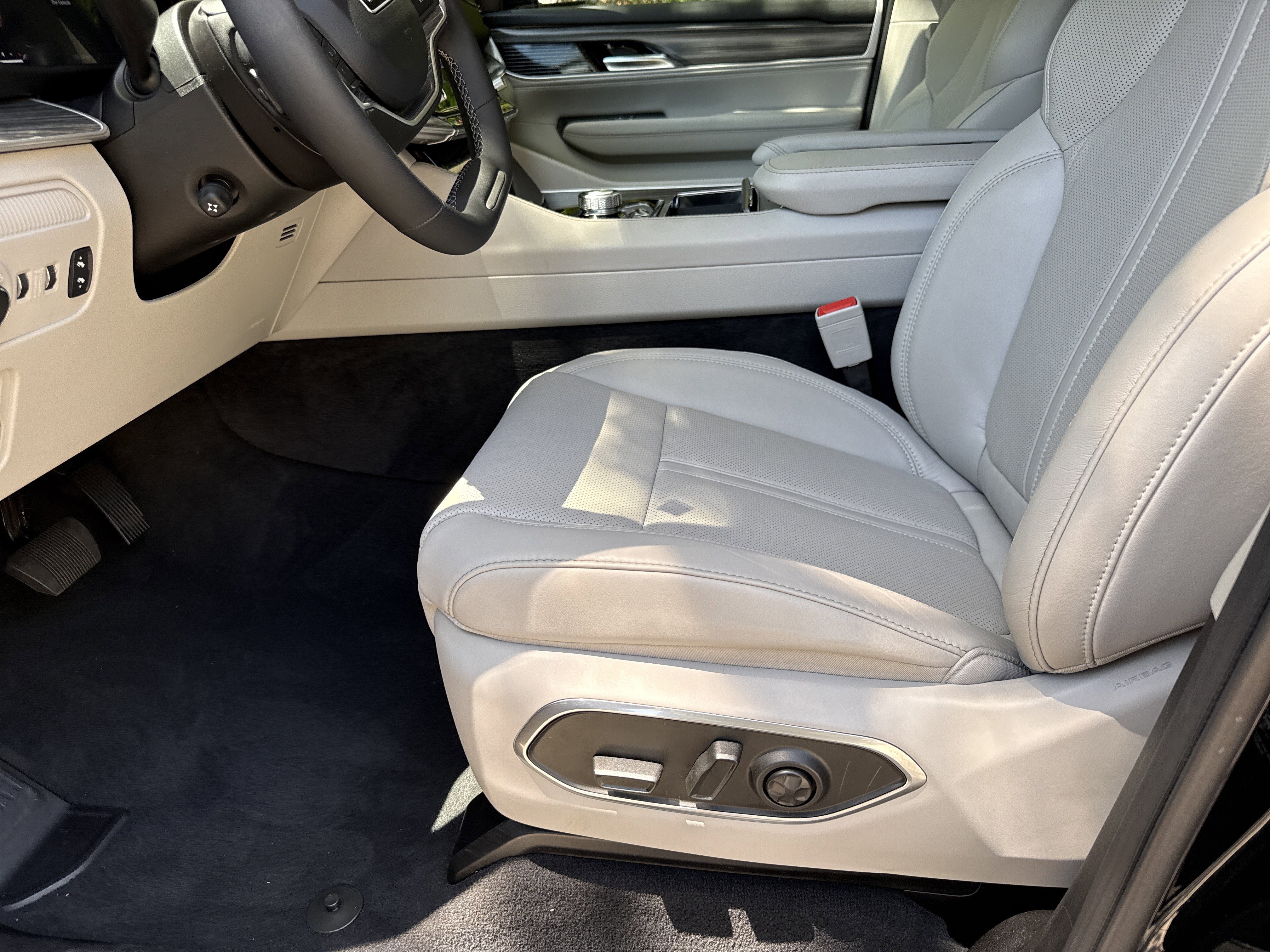 Used 2024 Jeep Wagoneer Series II w/ Premium Group I RWD image 9
