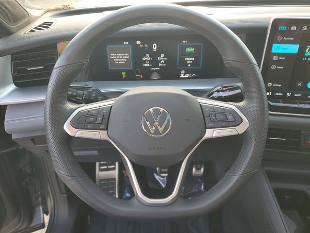 Certified 2025 Volkswagen Tiguan SE R-Line image 21