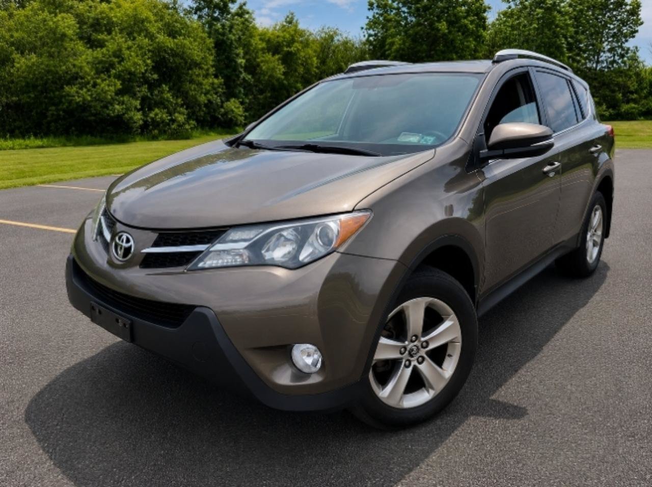 Used 2015 Toyota RAV4 XLE AWD/4WD image 3