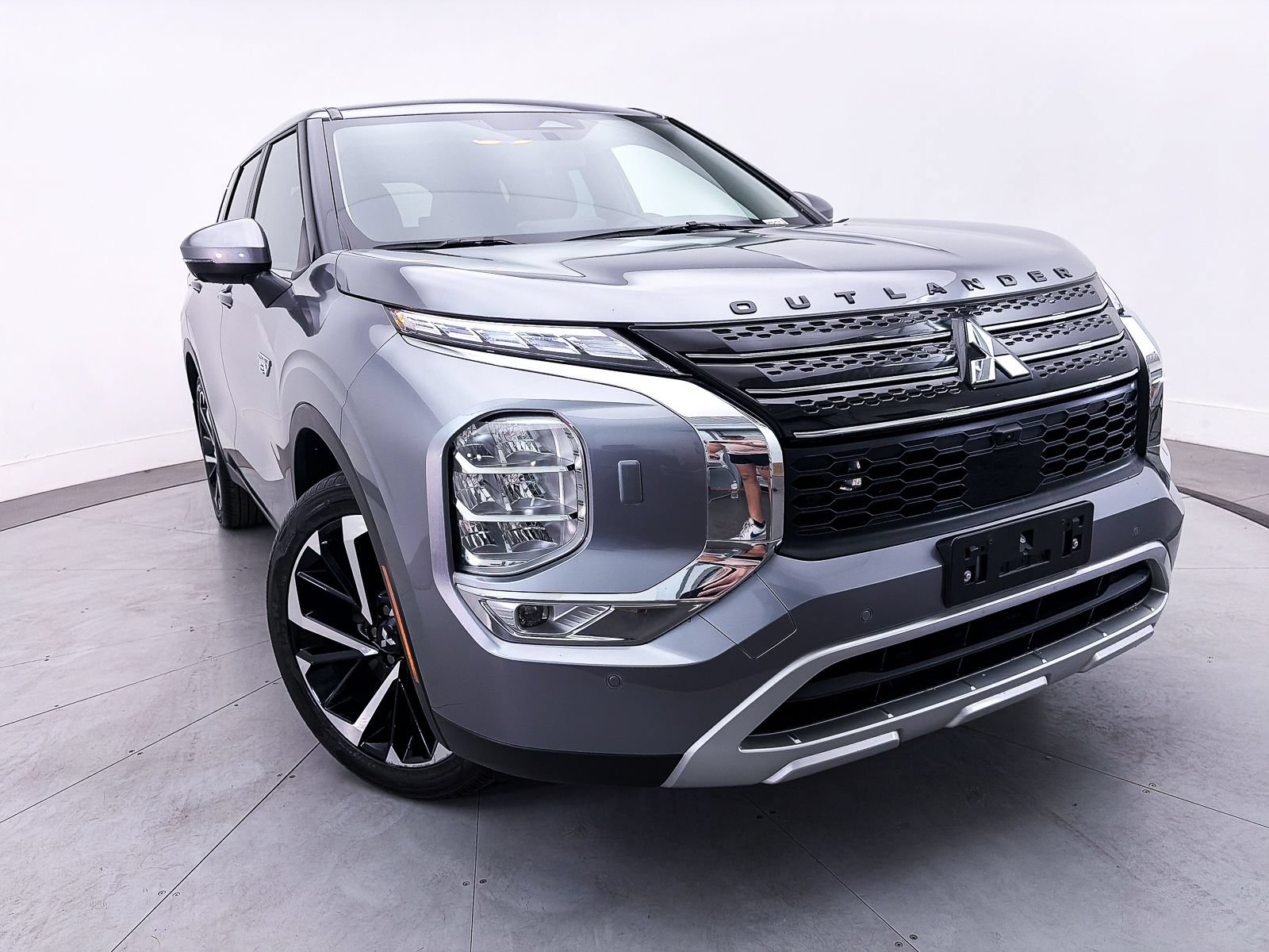Used 2023 Mitsubishi Outlander SE AWD/4WD image 3