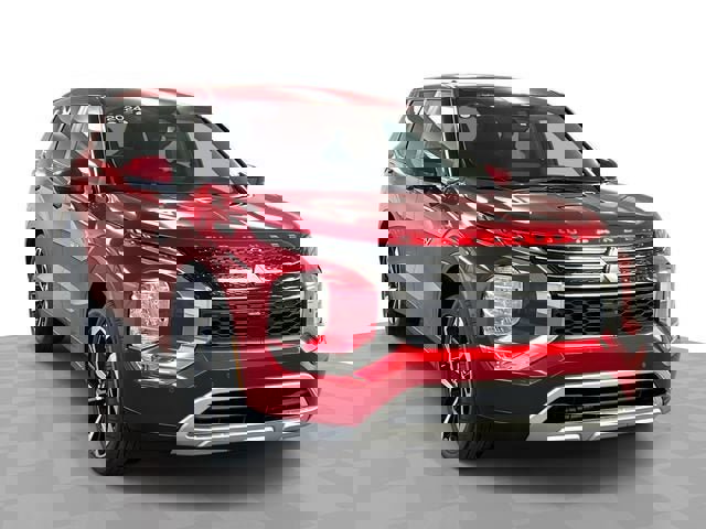 Used 2024 Mitsubishi Outlander SEL image 1