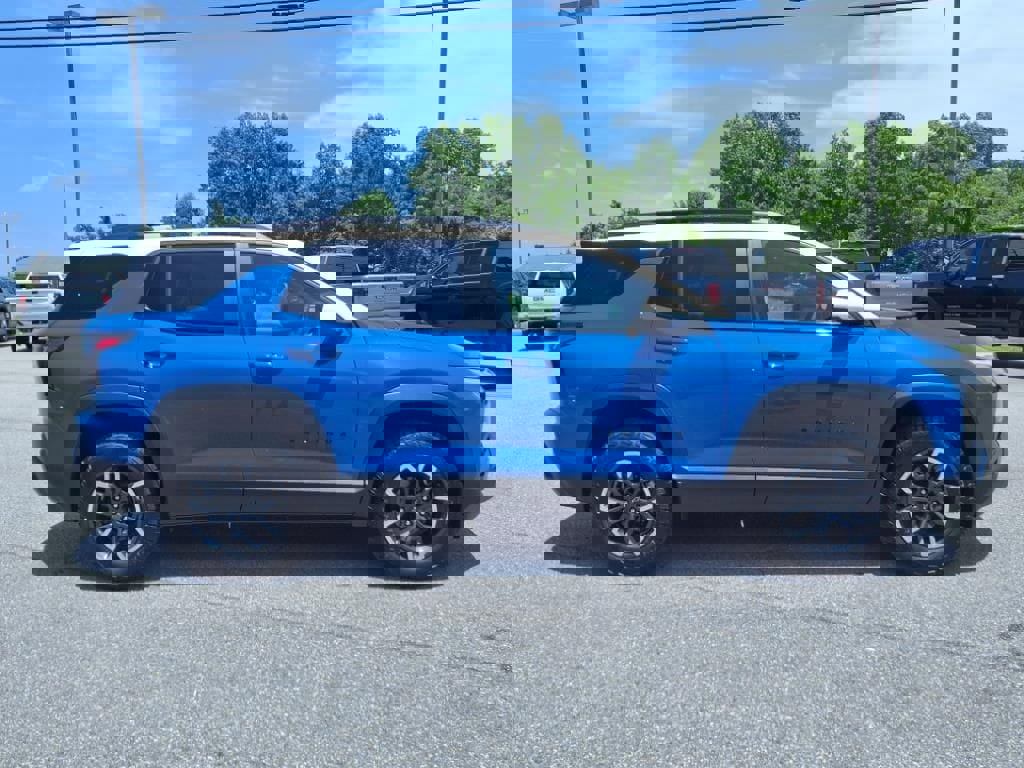 New 2025 Chevrolet Equinox ACTIV w/ Convenience Package III image 2