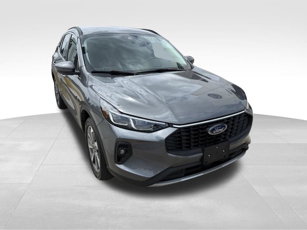 Used 2025 Ford Escape Platinum AWD/4WD image 2
