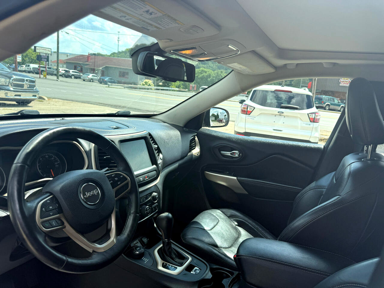 Used 2017 Jeep Cherokee High Altitude w/ Luxury Group image 24