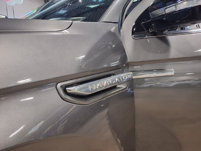 Used 2021 Lincoln Navigator Reserve w/ Luxury Package AWD/4WD image 18