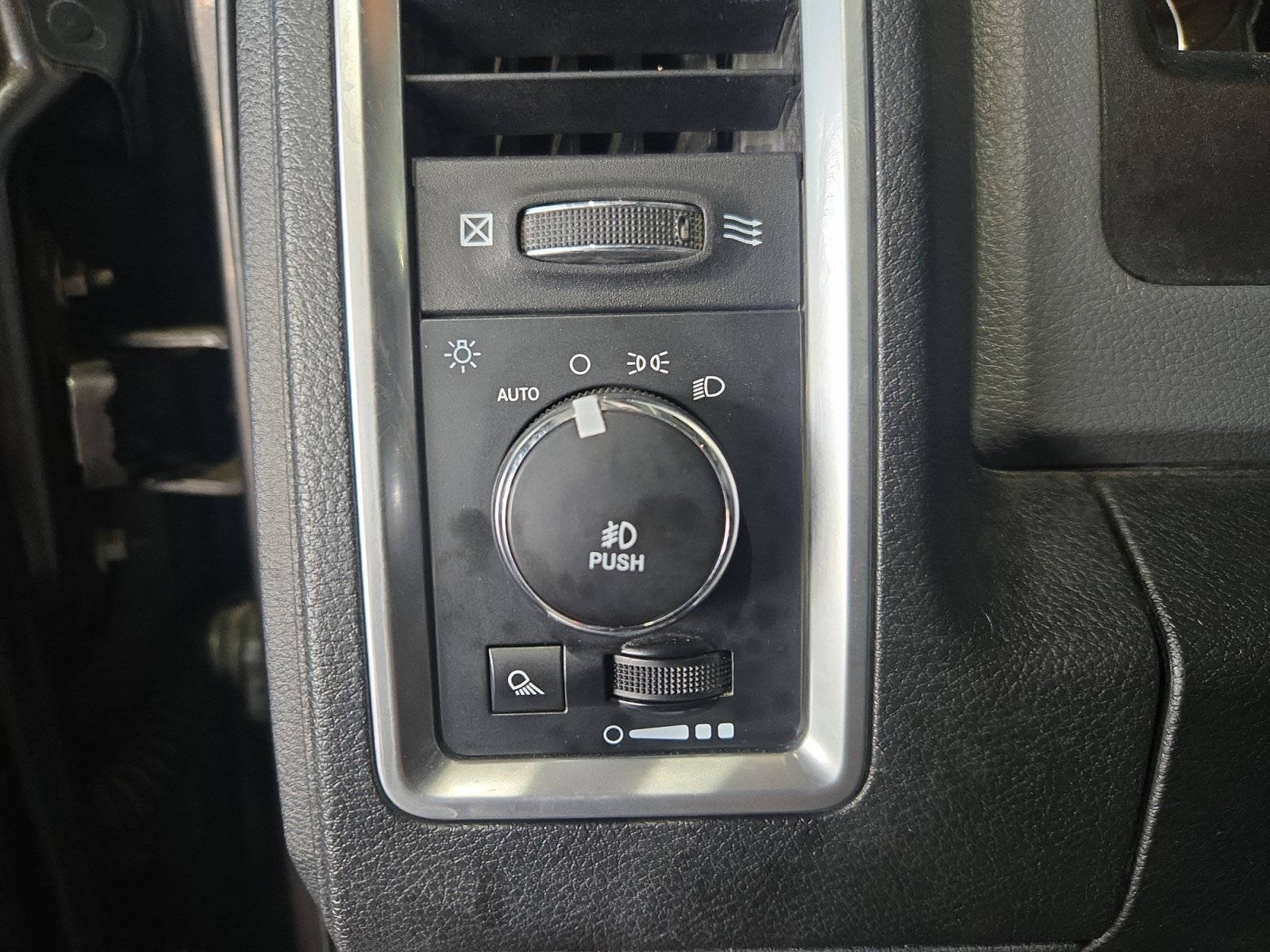 Used 2017 RAM 2500 Lone Star w/ Sport Appearance Group AWD/4WD image 29