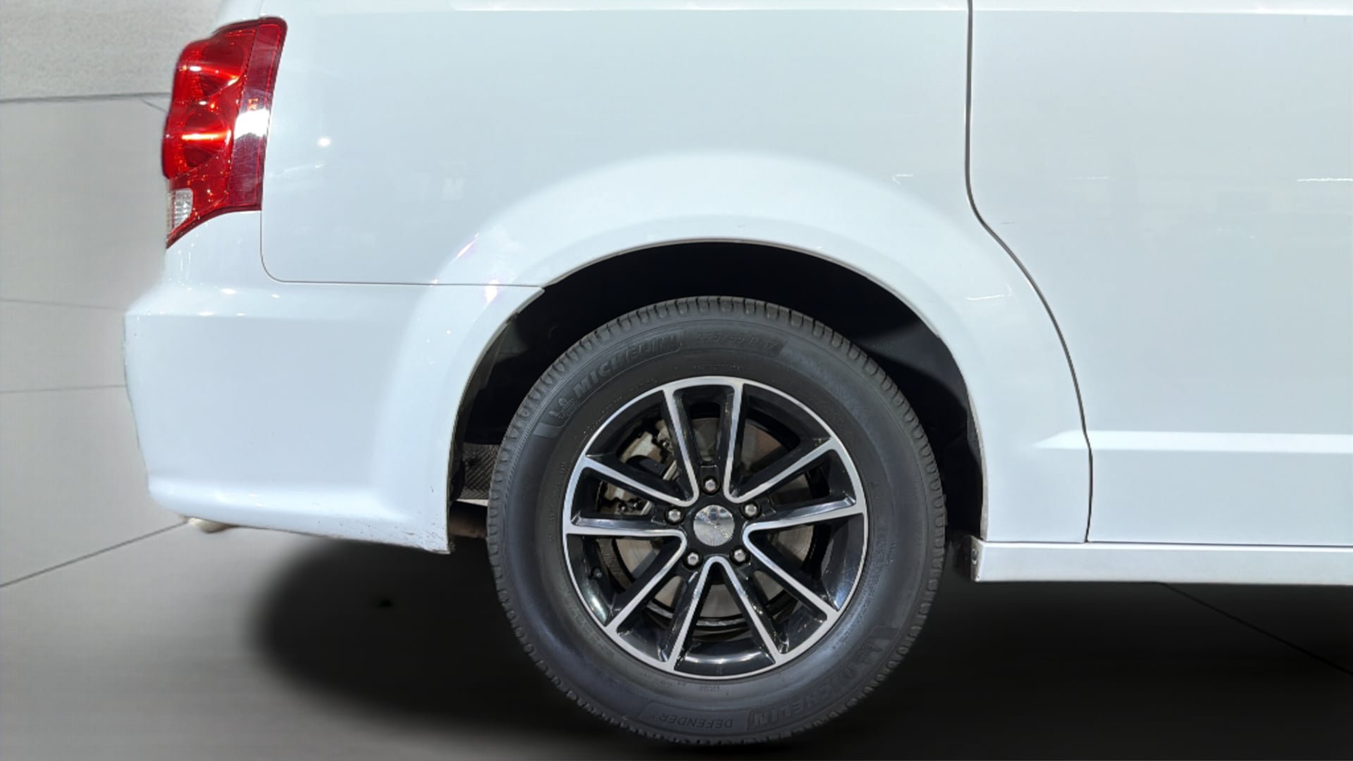 Used 2018 Dodge Grand Caravan SE FWD image 35