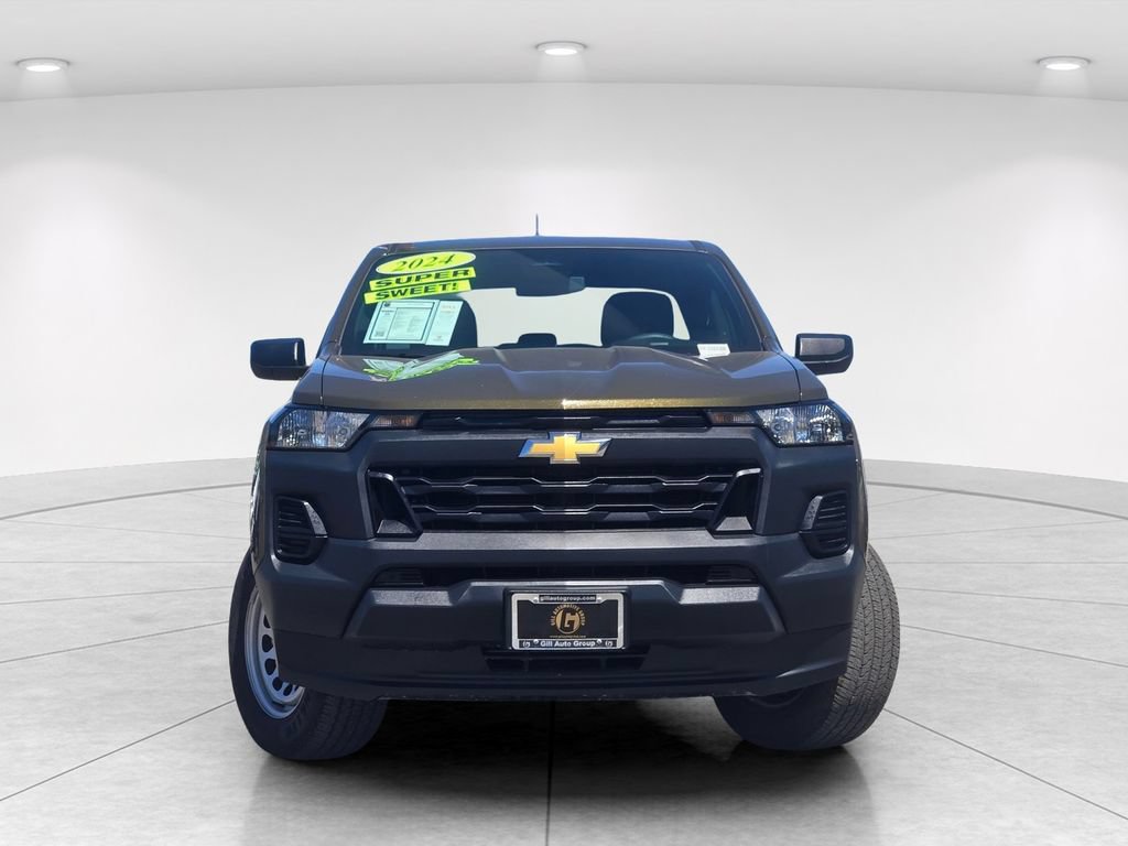 Used 2024 Chevrolet Colorado W/T RWD image 2
