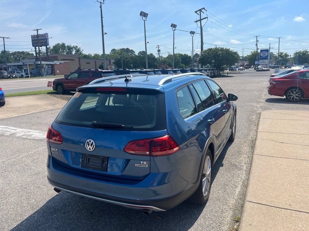 Used 2017 Volkswagen Golf Alltrack AWD/4WD image 4