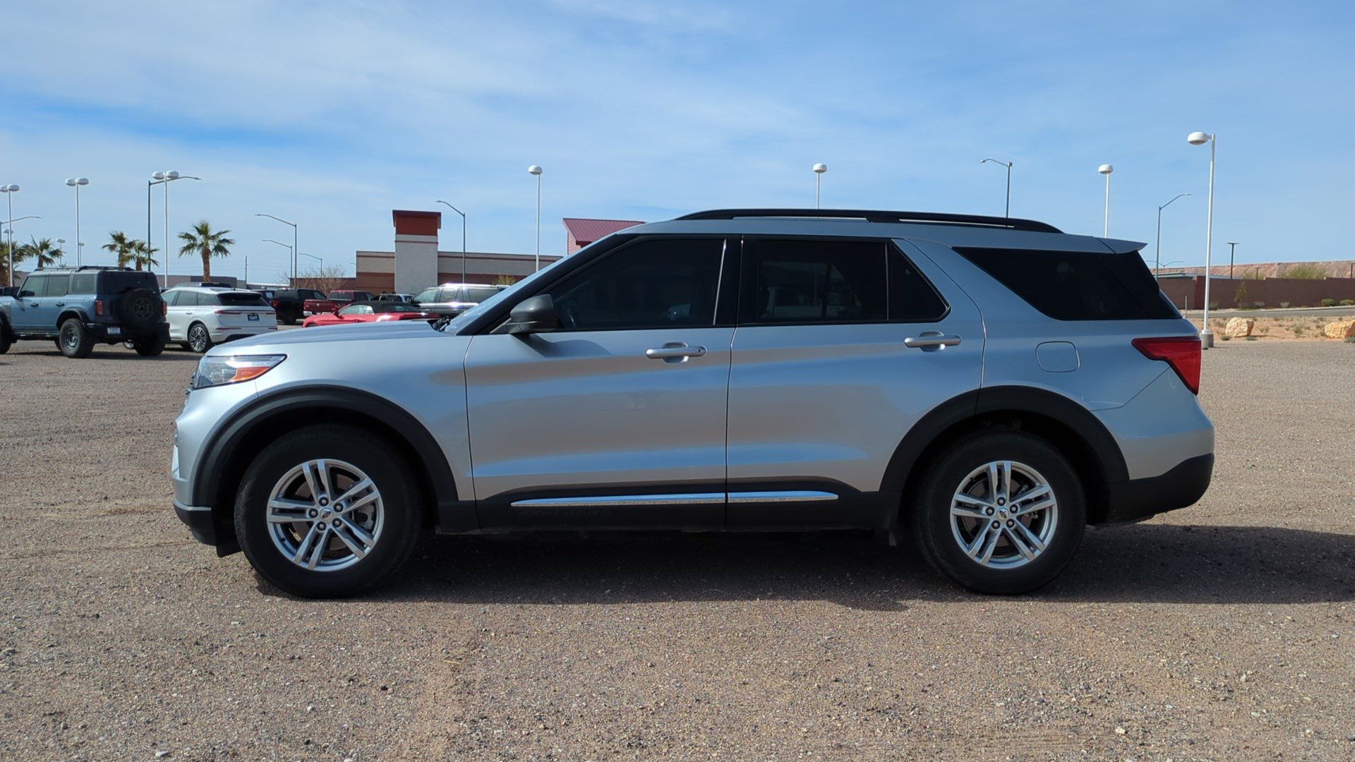 Used 2021 Ford Explorer XLT w/ Equipment Group 202A image 7