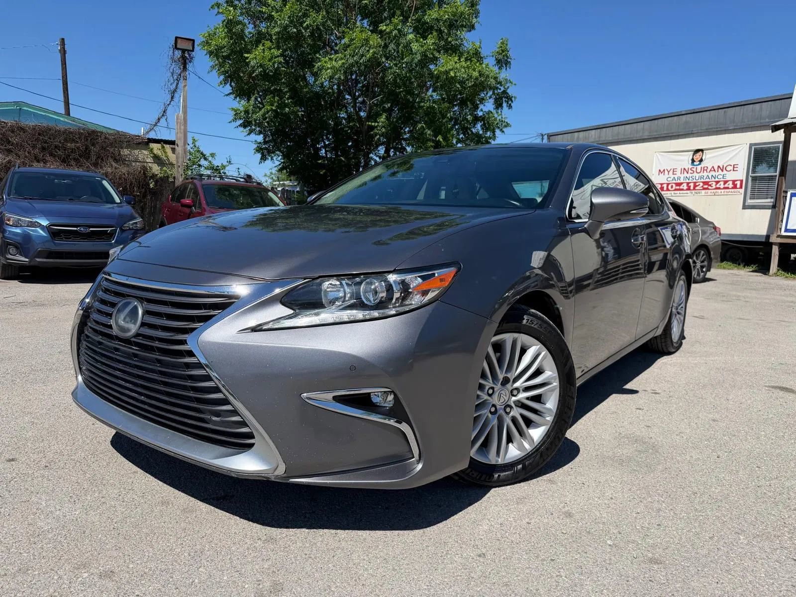 Used 2016 Lexus ES 350 w/ Premium Package w/Wood Trim FWD image 3