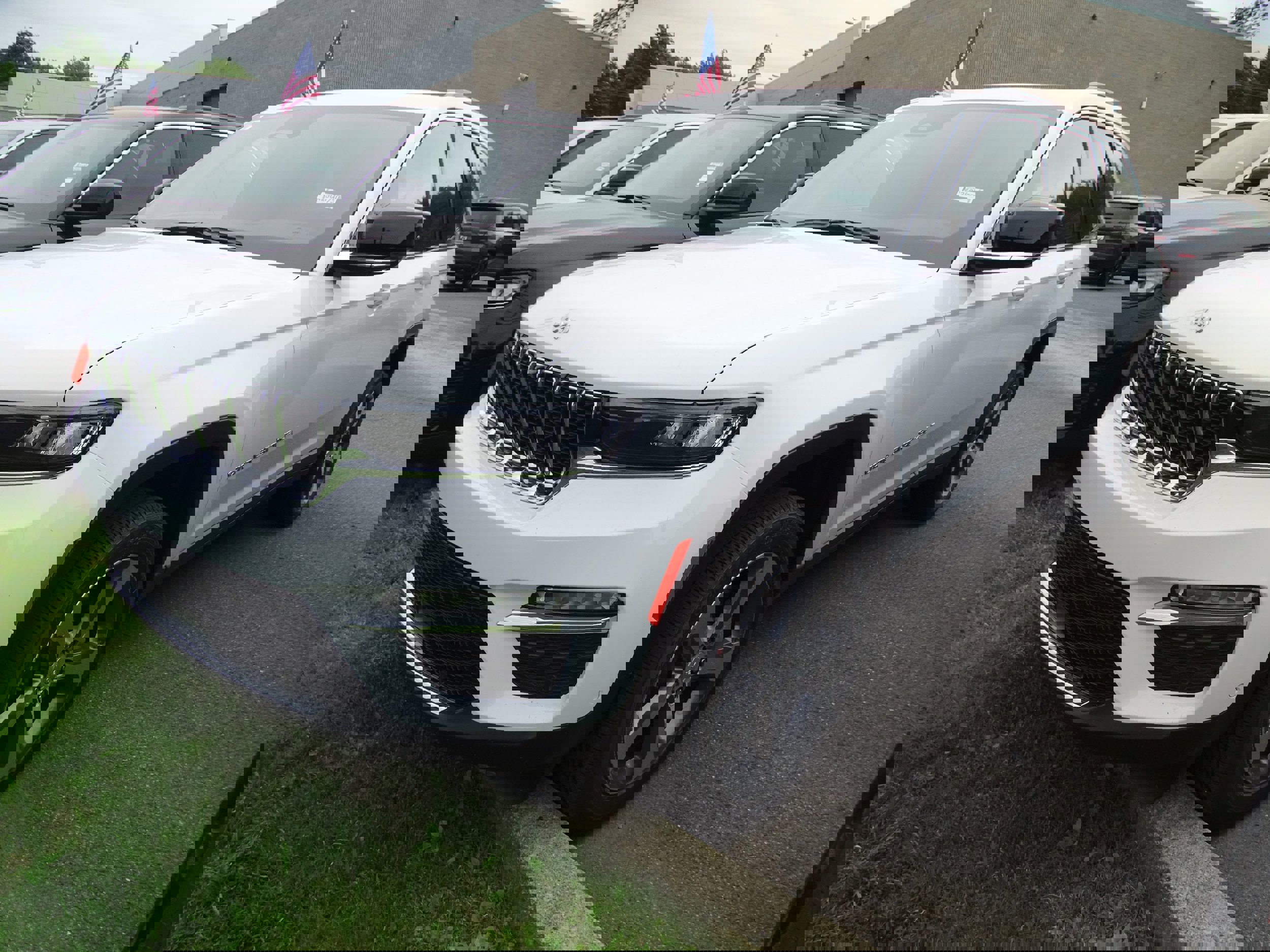 New 2025 Jeep Grand Cherokee Limited image 1