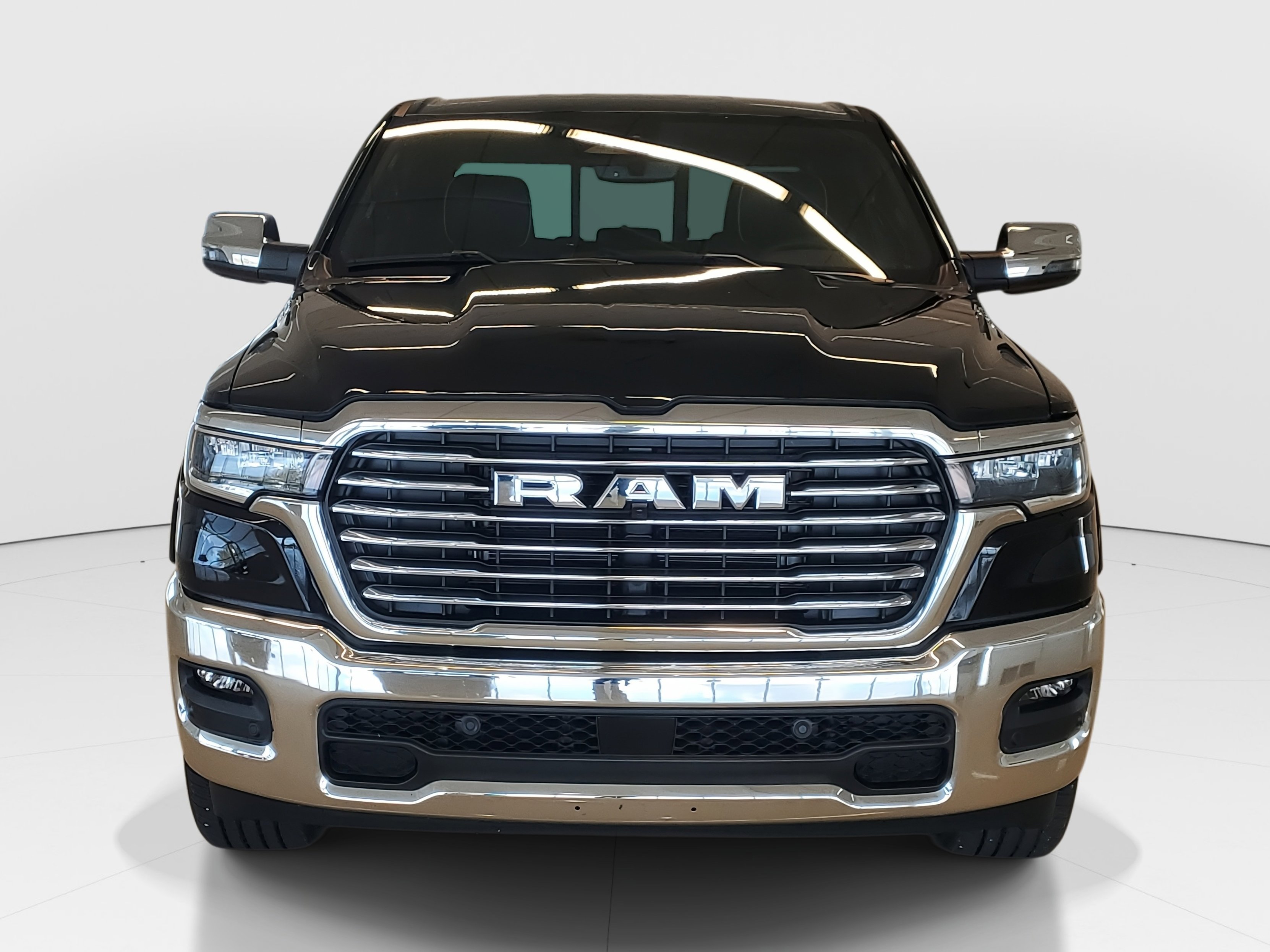 Used 2025 RAM 1500 Laramie AWD/4WD image 3