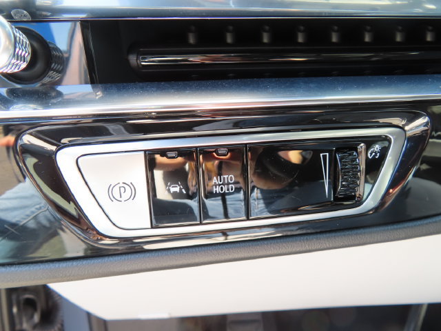 Certified 2024 Cadillac Lyriq Luxury AWD/4WD image 34