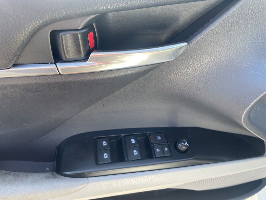 Used 2019 Toyota Camry SE FWD image 19