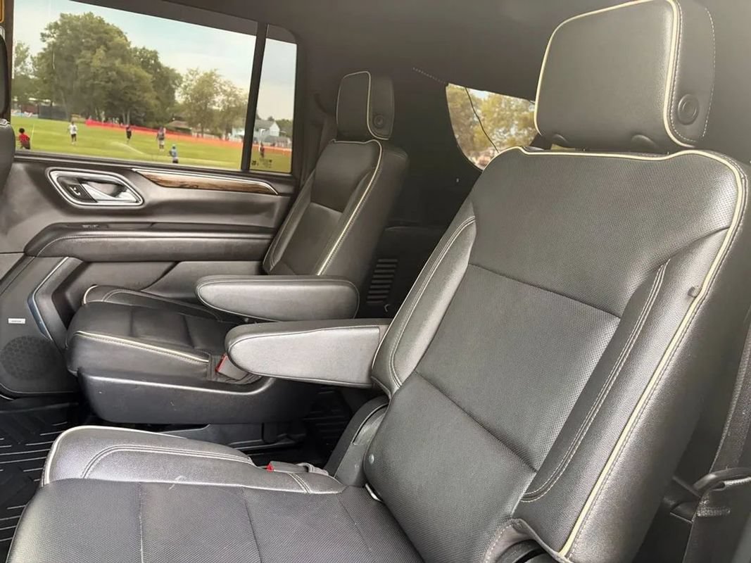 Used 2022 Chevrolet Suburban Premier w/ Premium Package AWD/4WD image 30