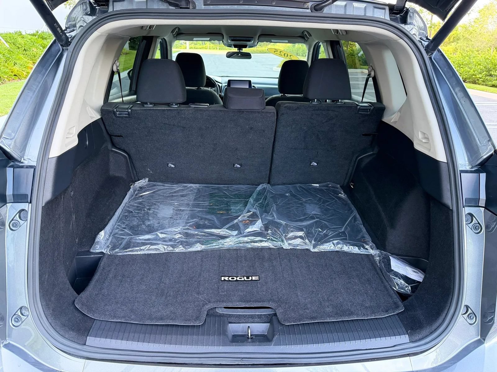 Used 2025 Nissan Rogue SV FWD image 36
